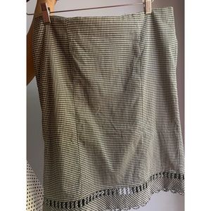 Checkered pencil skirt
